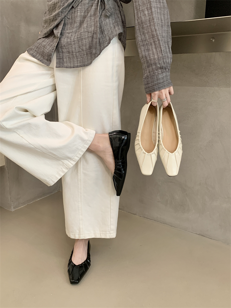 French Style Square Toe Grandma Shoes for Women 2026 New Pleated Slimming Slip-On Commuter Comfortable Casual Shoes